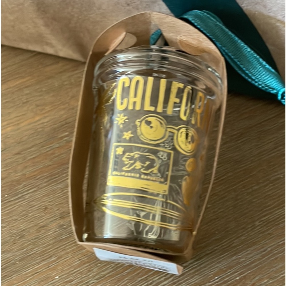 Starbucks “been there” series California Christmas Ornament New, bag included
